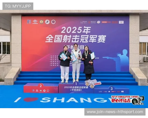 射击冠军比赛后展示秘密训练册