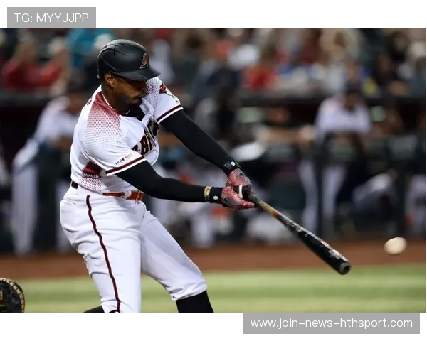 棒球外野手神级接杀，球迷称其“飞人”