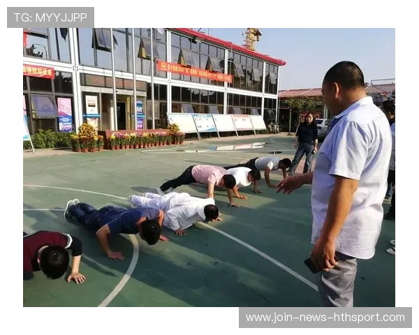 自由搏击选手比赛完直接原地做俯卧撑