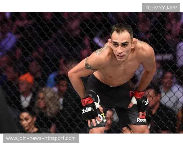 UFC选手兴奋到摔倒引全场笑，令人捧腹的一刻