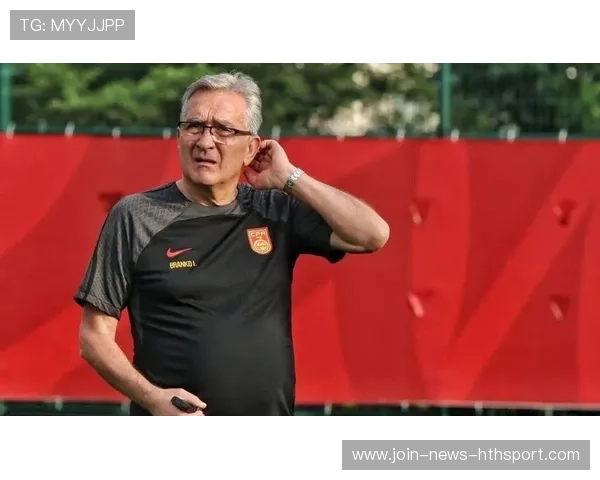 主帅怒怼记者:你踢得比我们好吗? 主帅怒怼记者:你踢得比我们好吗?