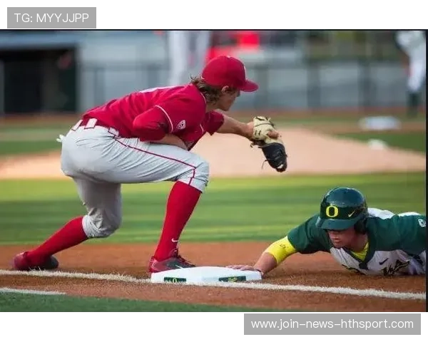 棒球关键一垒抢点形成精彩攻防镜头