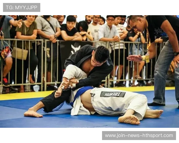 UFC锁技反杀关键时刻:揭秘格斗中的逆转奇迹 UFC锁技反杀关键时刻:揭秘格斗中的逆转奇迹