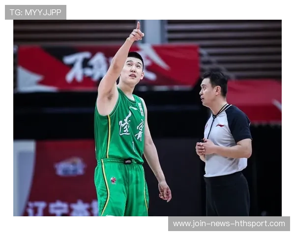 云南玉昆强势抢断,随后推进极具威胁 云南玉昆强势抢断,随后推进极具威胁