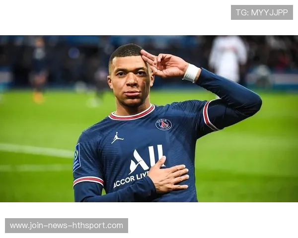 姆巴佩被拍与电影明星对笑，跨界话题再起