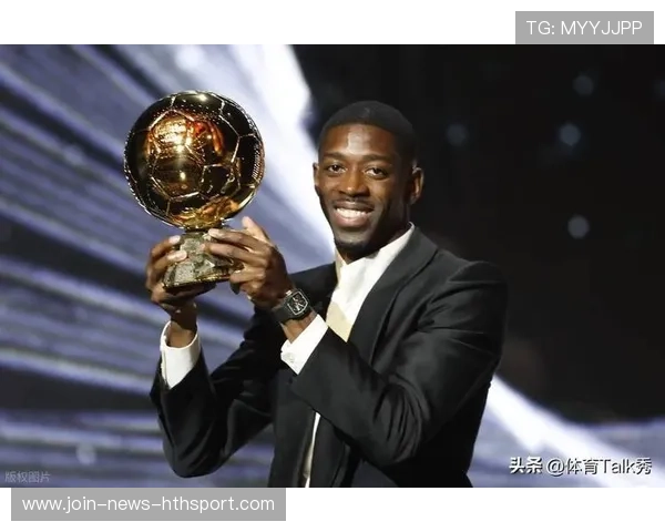 巴黎登贝莱连续摆脱后送出致命传球：速度与精准在绿茵场上的完美交响